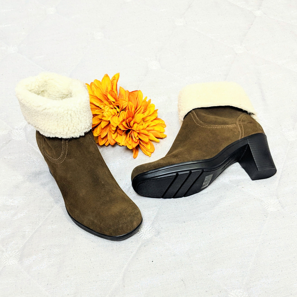 CLARK'S Leather Fur Boots Olive Green Sz 7W